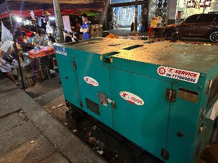 電力不足深刻 2 飲食店で発電機
